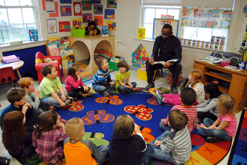 Dr. Jerry Jones, Emory and Henry College, reads to children at People, Inc.